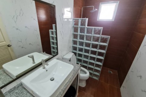 Casa de 5 dormitorios en Jomtien Beach, Pattaya, Tailandia № 243207 - foto 6