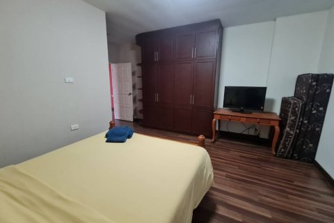 Casa de 5 dormitorios en Jomtien Beach, Pattaya, Tailandia № 243207 - foto 21