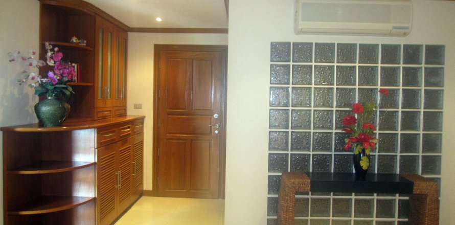 Condo on Jomtien Beach, Pattaya, Thailand, 2 bedrooms № 242686