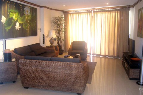 Condo on Jomtien Beach, Pattaya, Thailand, 2 bedrooms № 242686 - photo 2