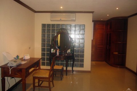Condo on Jomtien Beach, Pattaya, Thailand, 2 bedrooms № 242686 - photo 7