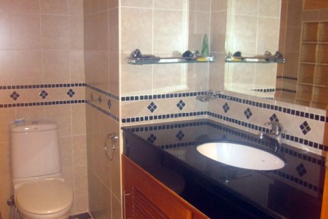 Condo on Jomtien Beach, Pattaya, Thailand, 2 bedrooms № 242686 - photo 9