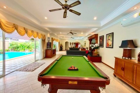 Casa de 4 dormitorios en Jomtien Beach, Pattaya, Tailandia № 243227
