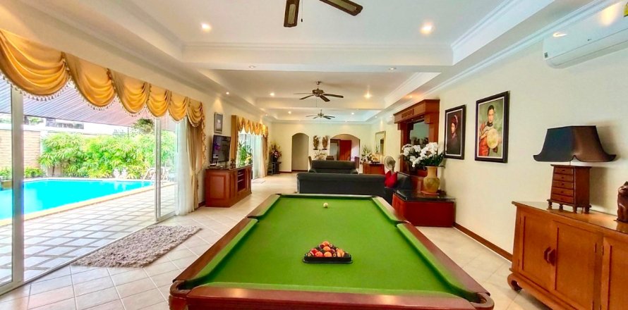Casa de 4 dormitorios en Jomtien Beach, Pattaya, Tailandia № 243227
