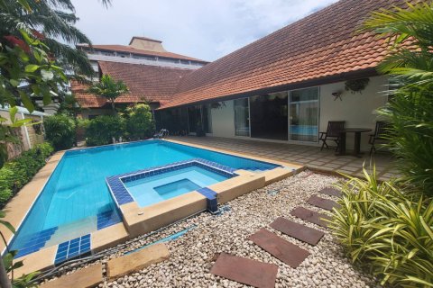 Casa de 4 dormitorios en Jomtien Beach, Pattaya, Tailandia № 243227 - foto 23
