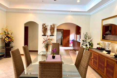 Casa de 4 dormitorios en Jomtien Beach, Pattaya, Tailandia № 243227 - foto 16