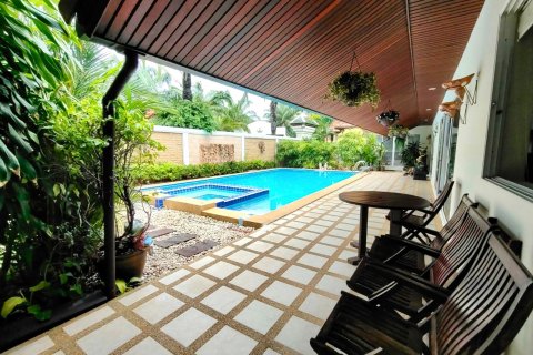 Casa de 4 dormitorios en Jomtien Beach, Pattaya, Tailandia № 243227 - foto 29