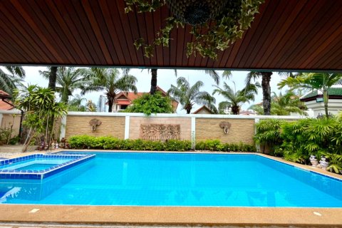 Casa de 4 dormitorios en Jomtien Beach, Pattaya, Tailandia № 243227 - foto 3