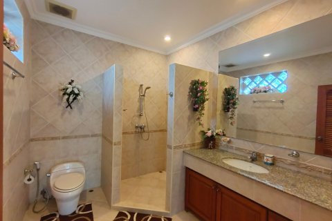 Casa de 4 dormitorios en Jomtien Beach, Pattaya, Tailandia № 243227 - foto 9