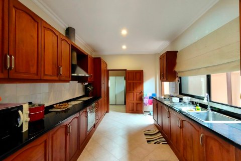 Casa de 4 dormitorios en Jomtien Beach, Pattaya, Tailandia № 243227 - foto 10