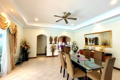 Casa de 4 dormitorios en Jomtien Beach, Pattaya, Tailandia № 243227 - foto 6