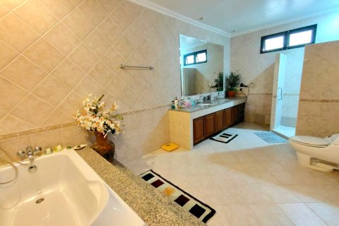 Casa de 4 dormitorios en Jomtien Beach, Pattaya, Tailandia № 243227 - foto 2