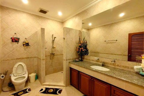 Casa de 4 dormitorios en Jomtien Beach, Pattaya, Tailandia № 243227 - foto 13