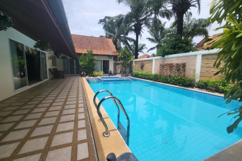 Casa de 4 dormitorios en Jomtien Beach, Pattaya, Tailandia № 243227 - foto 26