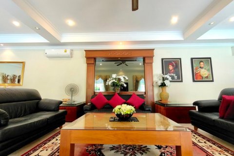 Casa de 4 dormitorios en Jomtien Beach, Pattaya, Tailandia № 243227 - foto 5