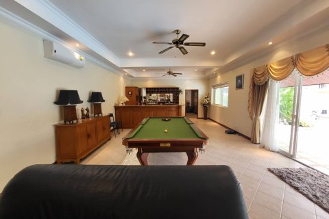 Casa de 4 dormitorios en Jomtien Beach, Pattaya, Tailandia № 243227 - foto 21