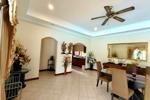 Casa de 4 dormitorios en Jomtien Beach, Pattaya, Tailandia № 243227 - foto 17