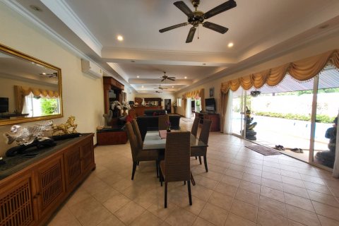 Casa de 4 dormitorios en Jomtien Beach, Pattaya, Tailandia № 243227 - foto 22