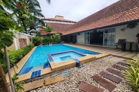 Casa de 4 dormitorios en Jomtien Beach, Pattaya, Tailandia № 243227 - foto 28