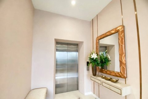 Condo in Bangkok, Thailand, 2 bedrooms № 250975 - photo 12
