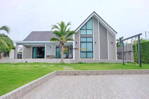 Estudio en Chonburi, Tailandia № 243513