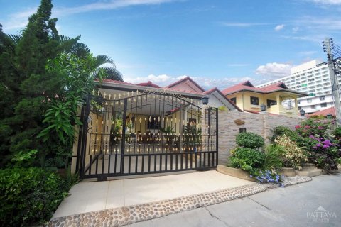 Casa de 3 dormitorios en Jomtien Beach, Pattaya, Tailandia № 243319