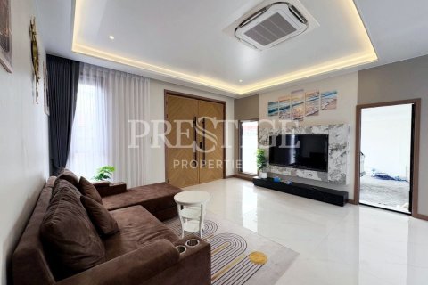 House in Pattaya, Thailand 5 bedrooms № 241668 - photo 3