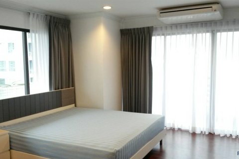 Condominio de 3 dormitorios en Bangkok, Tailandia № 242397 - foto 7