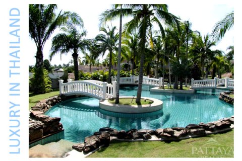 Casa de 3 dormitorios en Pattaya, Tailandia № 243314