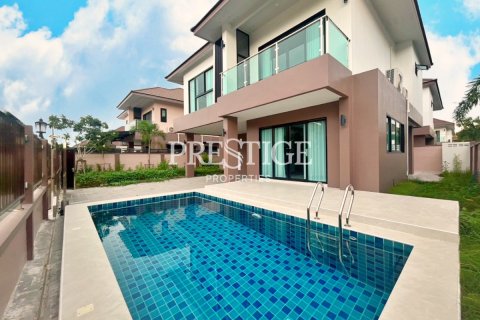 House in Pattaya, Thailand 4 bedrooms № 250420