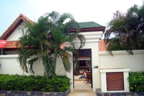 Casa de 2 dormitorios en Jomtien Beach, Pattaya, Tailandia № 243071 - foto 21