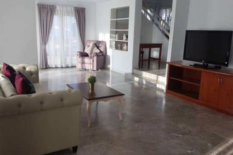 Casa de 4 dormitorios en Pattaya, Tailandia № 243169 - foto 2