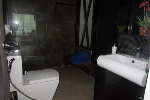 Condo in Pattaya, Thailand, 2 bedrooms  № 242316 - photo 17