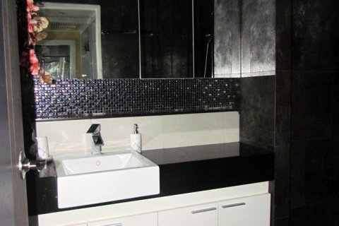 Condo in Pattaya, Thailand, 2 bedrooms  № 242316 - photo 12