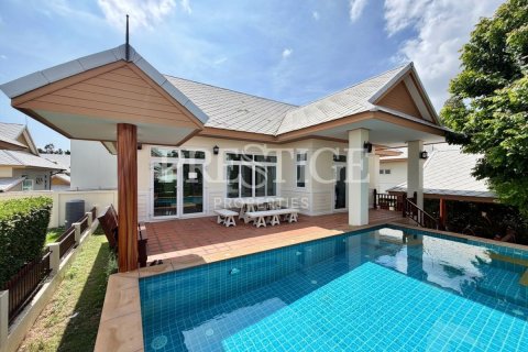 Casa de 3 dormitorios en Pattaya, Tailandia № 249984