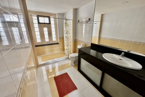 Condo on Jomtien Beach, Pattaya, Thailand, 2 bedrooms  № 242427 - photo 10
