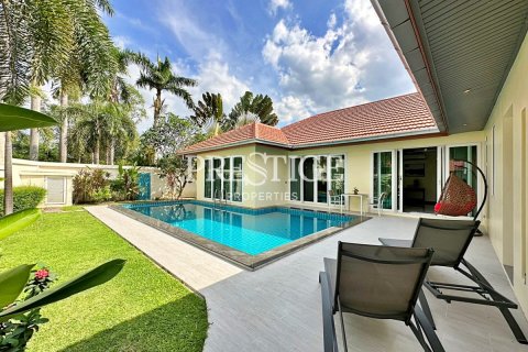 Casa de 4 dormitorios en Pattaya, Tailandia № 250595