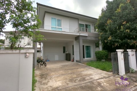 Casa de 3 dormitorios en Chiang Mai, Tailandia № 244825 - foto 1