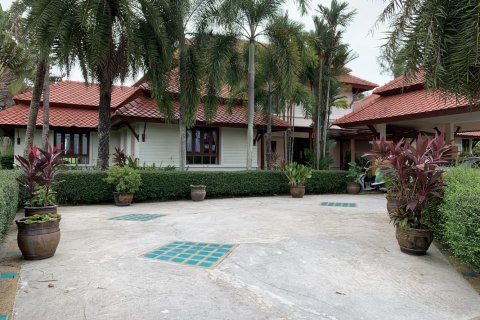 Casa de 4 dormitorios en Bang Tao, Tailandia № 125601 - foto 24