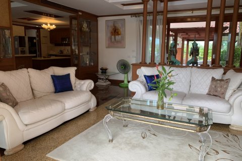 Casa de 4 dormitorios en Bang Tao, Tailandia № 125601 - foto 4