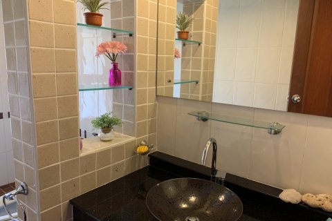 Casa de 4 dormitorios en Bang Tao, Tailandia № 125601 - foto 14