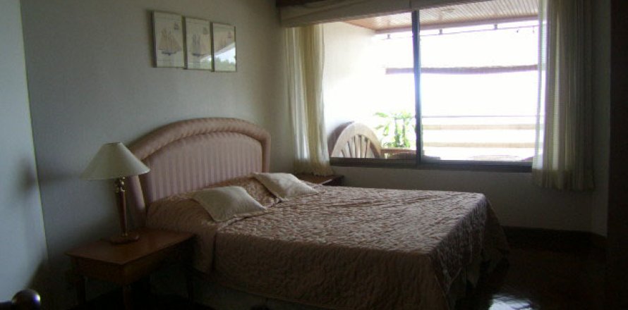 Condominio de 4 dormitorios en Pattaya, Tailandia № 242131