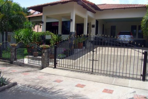 Haus in Pattaya, Thailand 3 Schlafzimmer № 243240