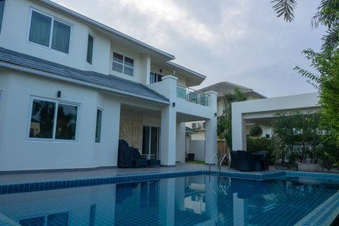 House in Pattaya, Thailand 4 bedrooms № 243193 - photo 2