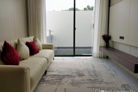 Casa de 4 dormitorios en Pattaya, Tailandia № 163965 - foto 4