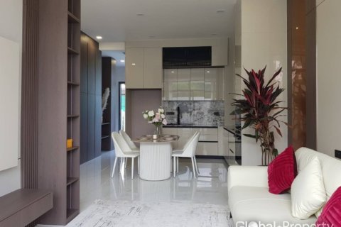 Casa de 4 dormitorios en Pattaya, Tailandia № 163965 - foto 10