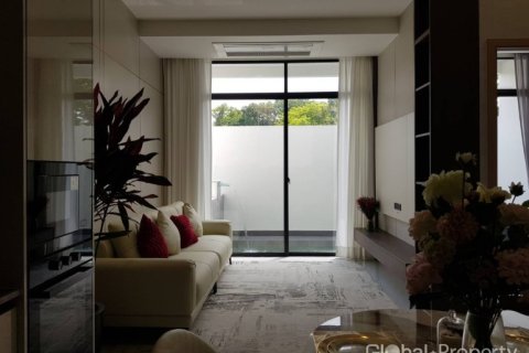 Casa de 4 dormitorios en Pattaya, Tailandia № 163965 - foto 3