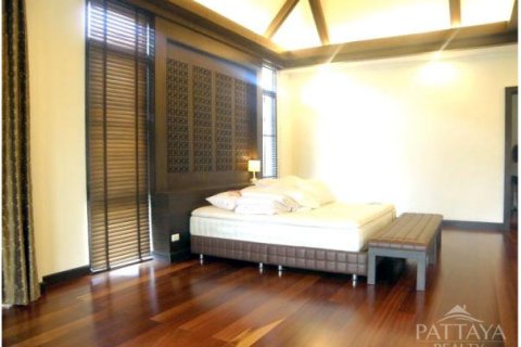 Casa de 4 dormitorios en Pattaya, Tailandia № 243133 - foto 6