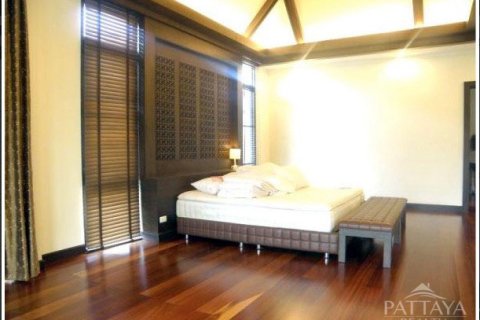 Casa de 4 dormitorios en Pattaya, Tailandia № 243133 - foto 9