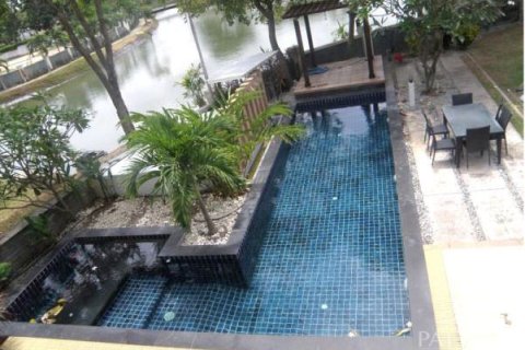 Casa de 4 dormitorios en Pattaya, Tailandia № 243133 - foto 2